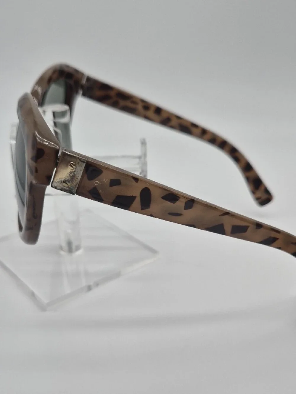 N/A stylish tortoiseshell